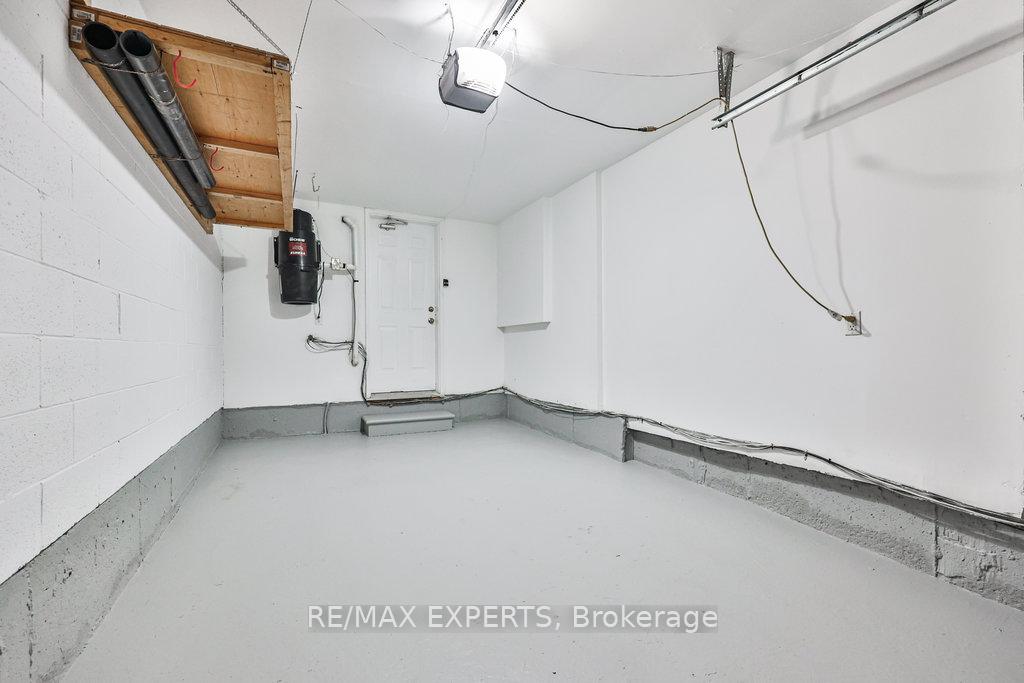 Photo 30 of 42 Lucena Crescent, Vaughan, Maple — HOMEH