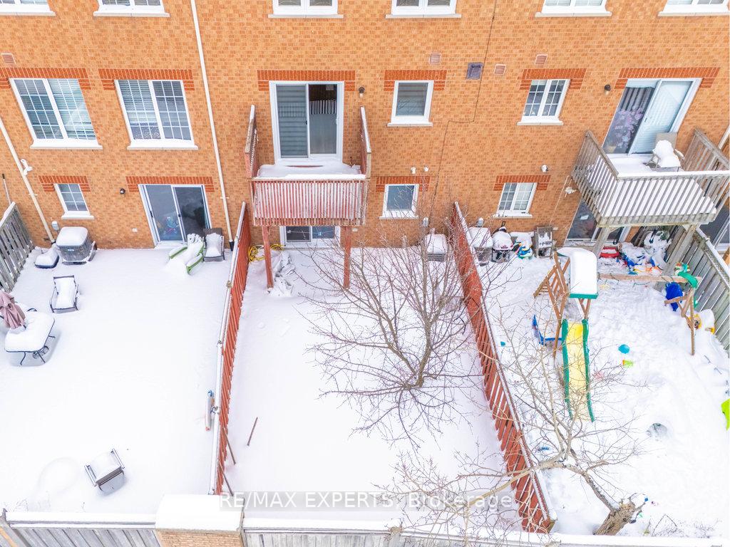 Photo 33 of 42 Lucena Crescent, Vaughan, Maple — HOMEH