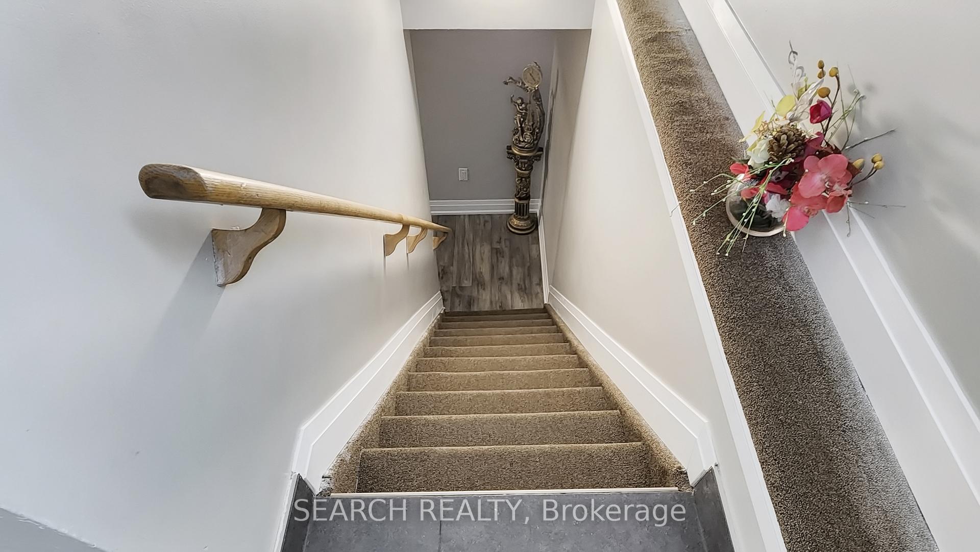 Photo 3 of 24 Hewitt Place N, Barrie, Georgian Drive — HOMEH