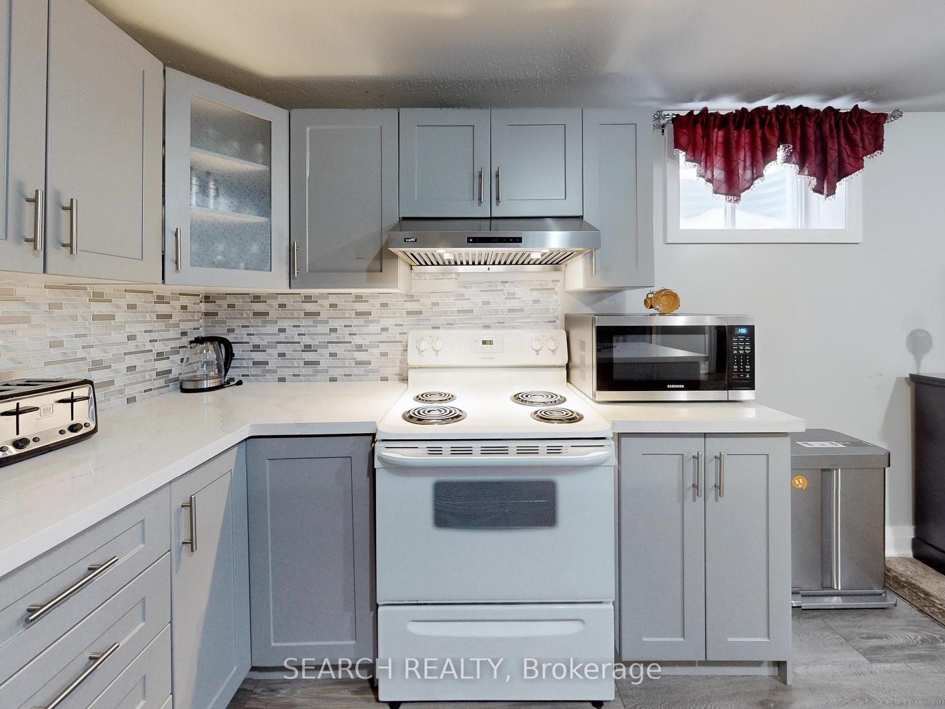 Photo 4 of 24 Hewitt Place N, Barrie, Georgian Drive — HOMEH