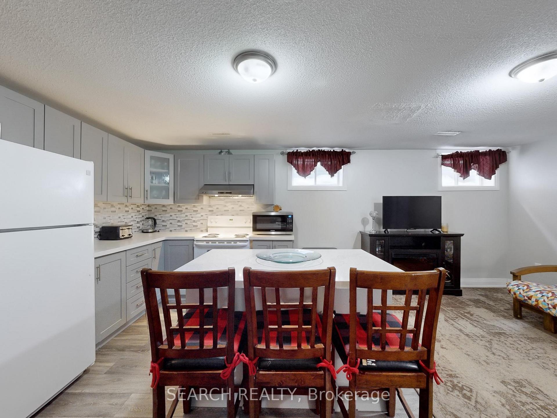 Photo 5 of 24 Hewitt Place N, Barrie, Georgian Drive — HOMEH