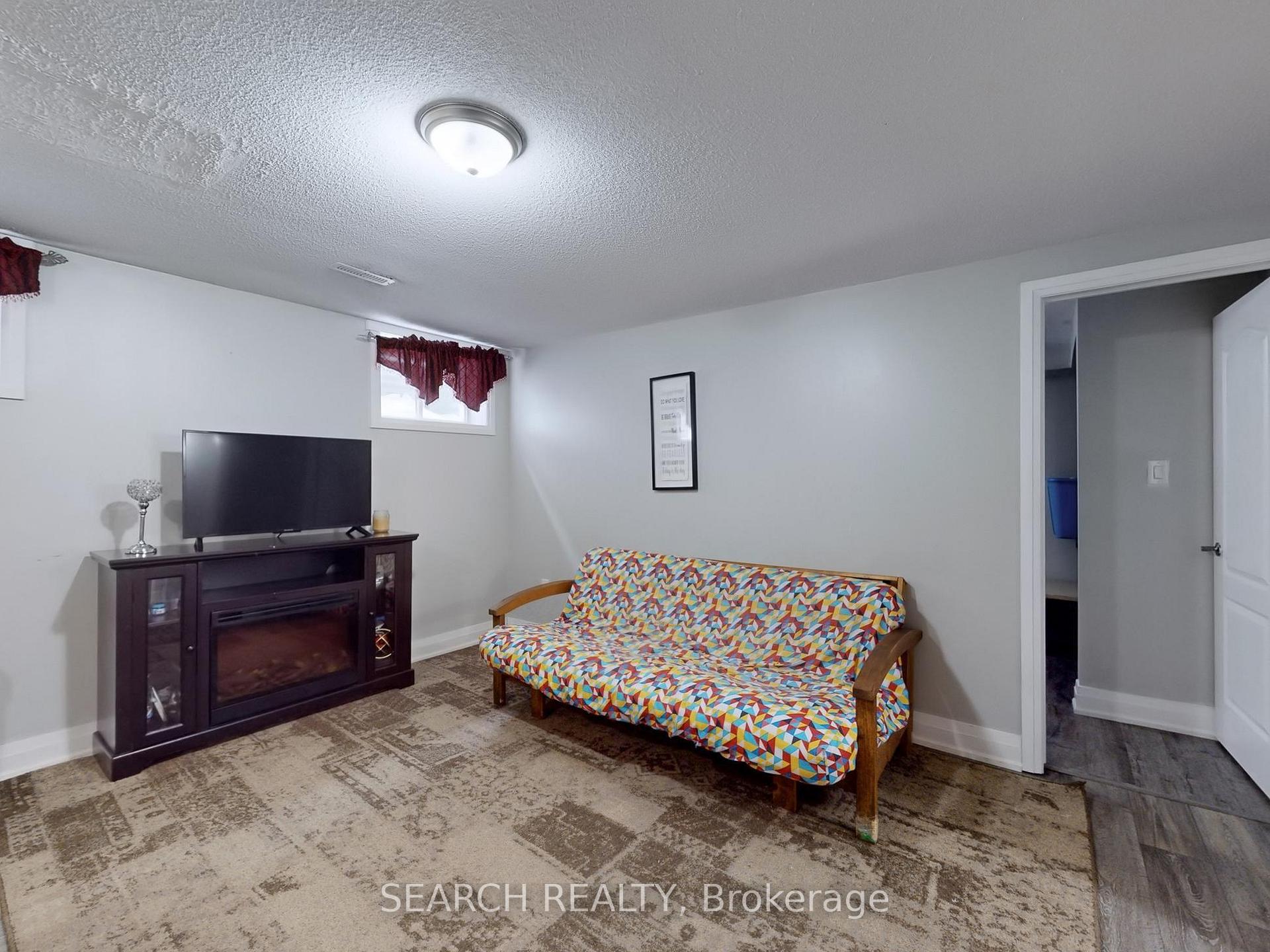 Photo 8 of 24 Hewitt Place N, Barrie, Georgian Drive — HOMEH