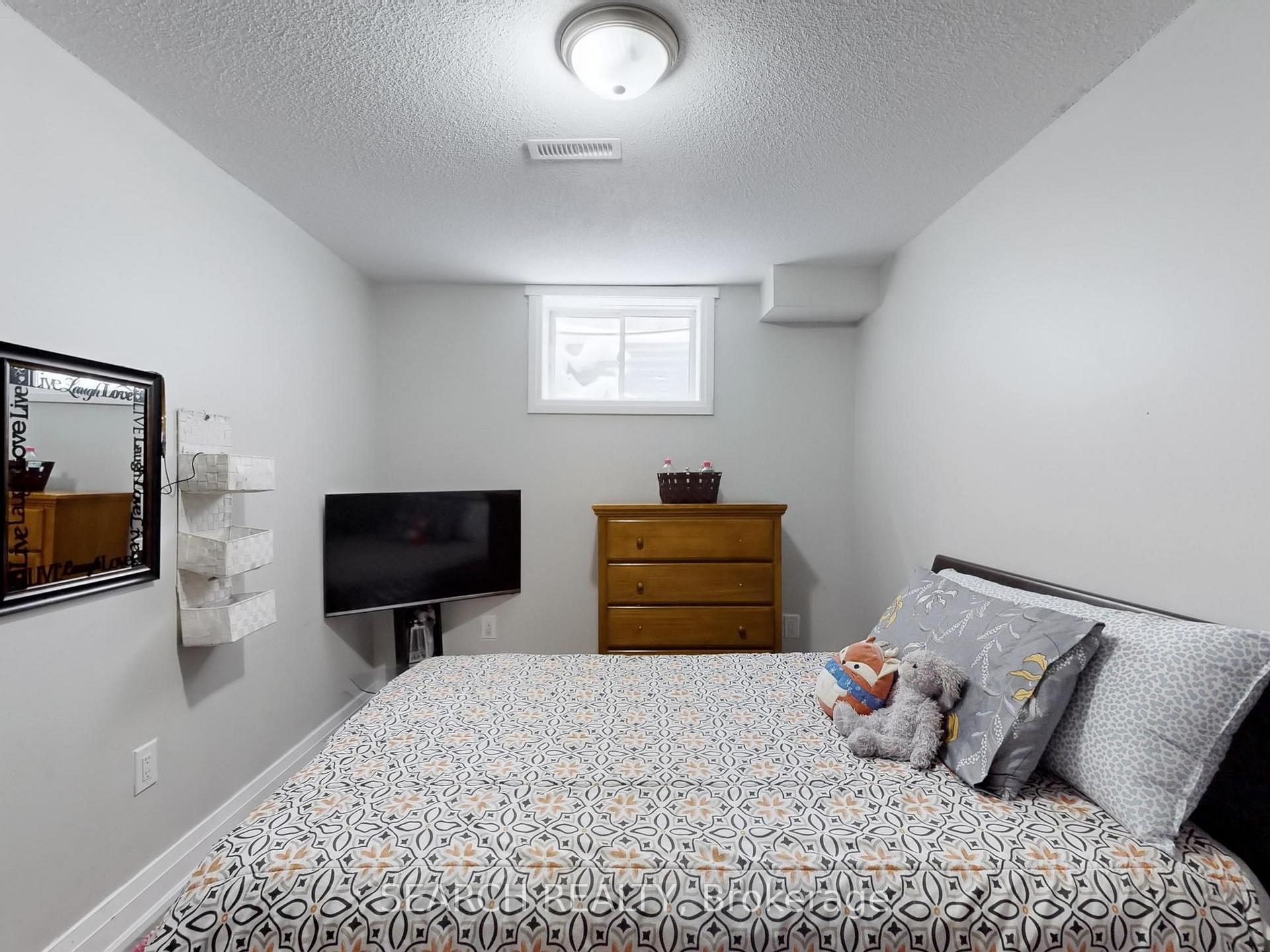 Photo 12 of 24 Hewitt Place N, Barrie, Georgian Drive — HOMEH