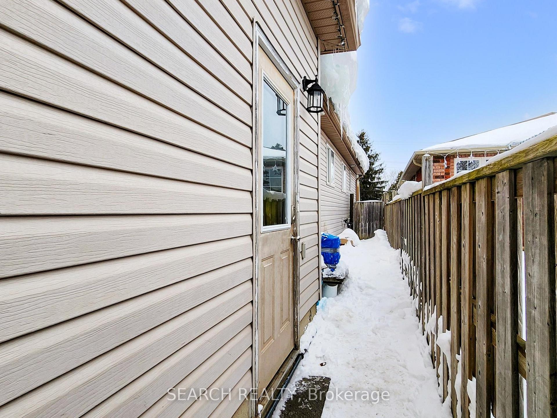 Photo 18 of 24 Hewitt Place N, Barrie, Georgian Drive — HOMEH