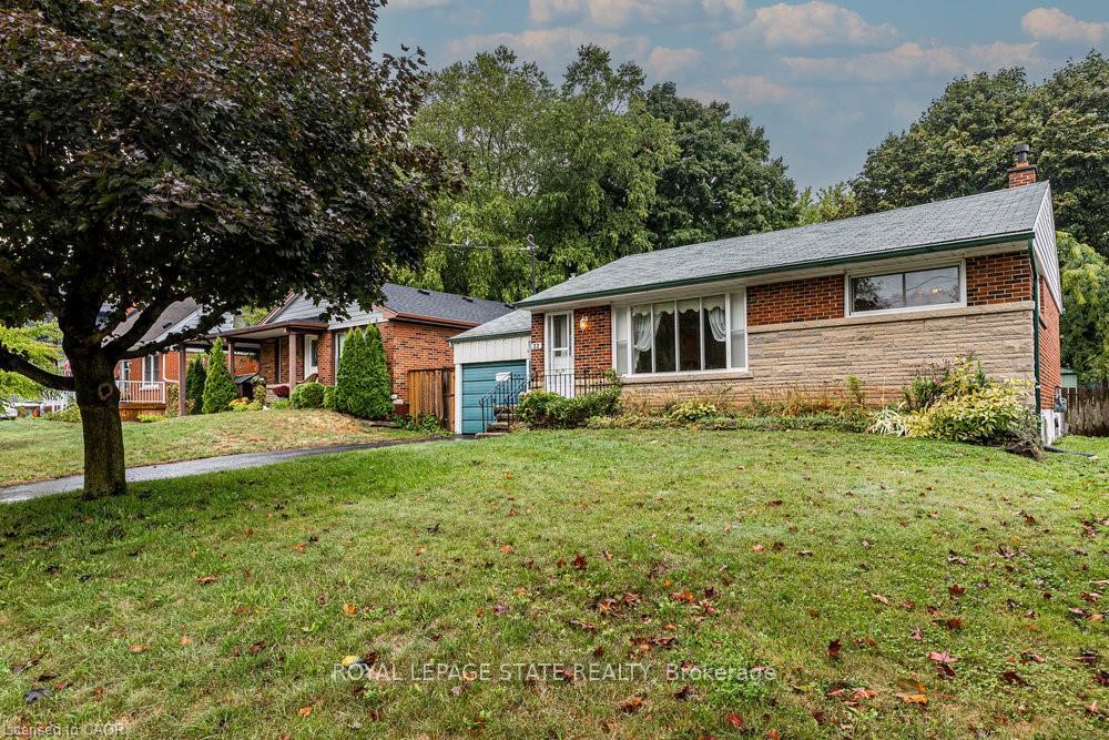Photo 1 of 22 Dunning Court, Hamilton, Dundas — HOMEH