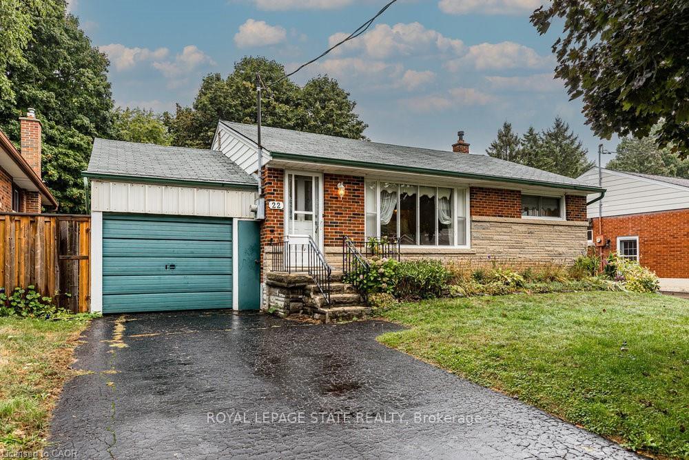 Photo 2 of 22 Dunning Court, Hamilton, Dundas — HOMEH