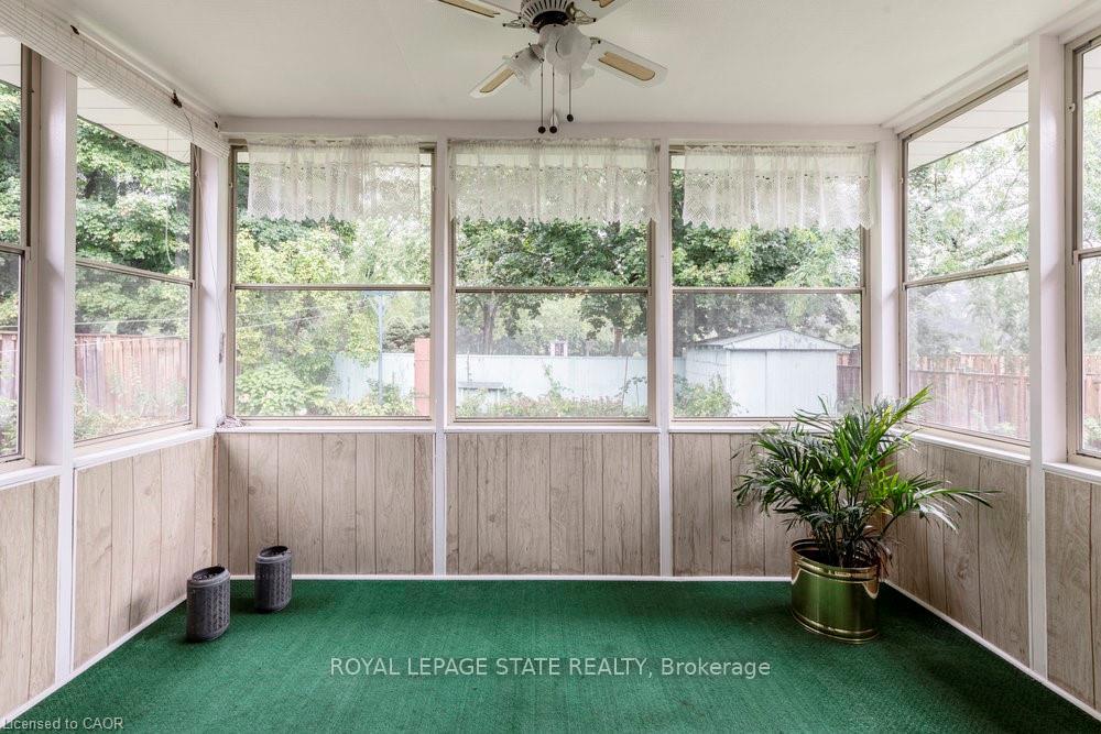 Photo 3 of 22 Dunning Court, Hamilton, Dundas — HOMEH