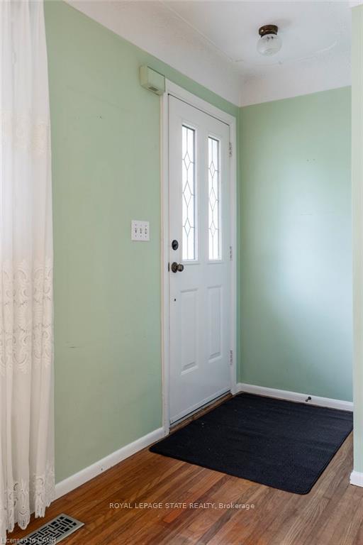 Photo 5 of 22 Dunning Court, Hamilton, Dundas — HOMEH