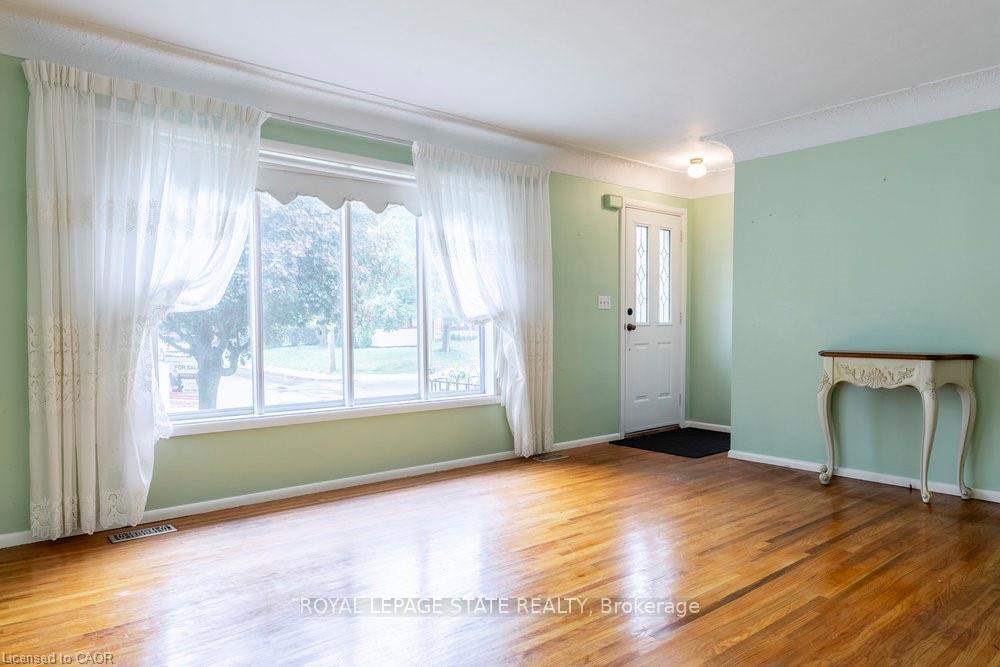 Photo 6 of 22 Dunning Court, Hamilton, Dundas — HOMEH