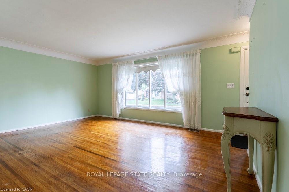Photo 8 of 22 Dunning Court, Hamilton, Dundas — HOMEH