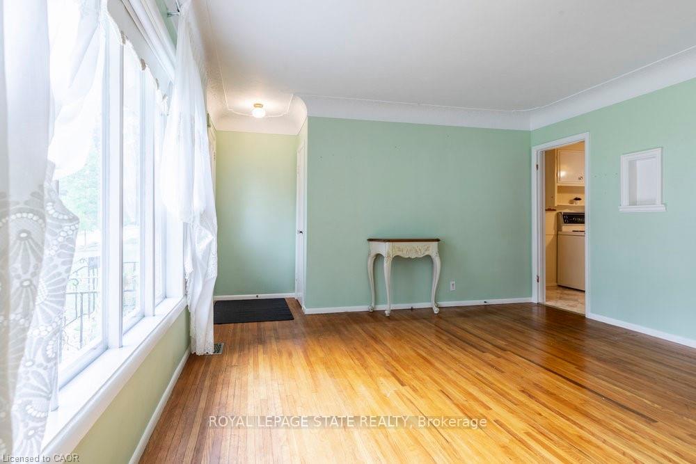 Photo 9 of 22 Dunning Court, Hamilton, Dundas — HOMEH