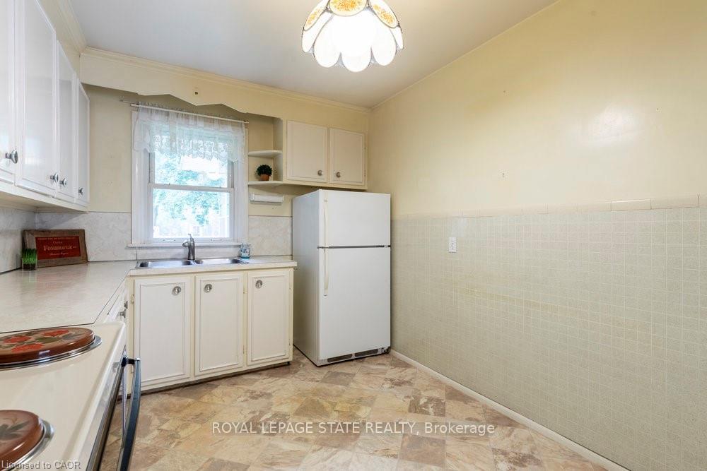 Photo 10 of 22 Dunning Court, Hamilton, Dundas — HOMEH