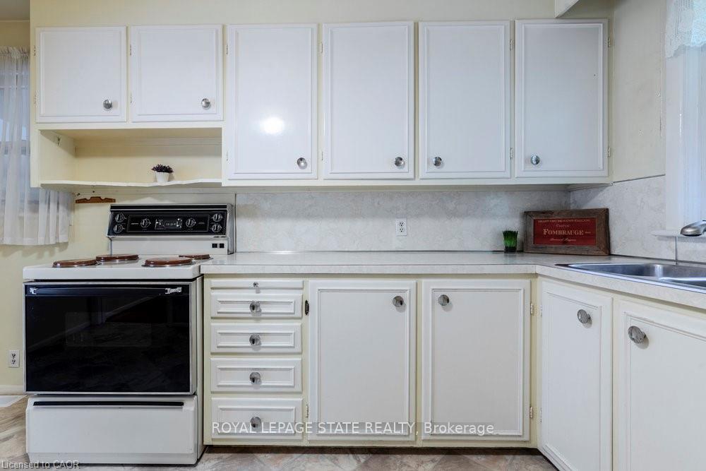 Photo 11 of 22 Dunning Court, Hamilton, Dundas — HOMEH