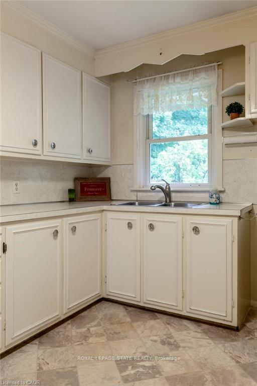 Photo 12 of 22 Dunning Court, Hamilton, Dundas — HOMEH
