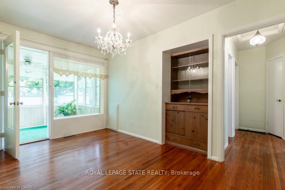 Photo 13 of 22 Dunning Court, Hamilton, Dundas — HOMEH