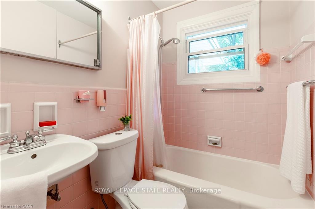 Photo 26 of 22 Dunning Court, Hamilton, Dundas — HOMEH