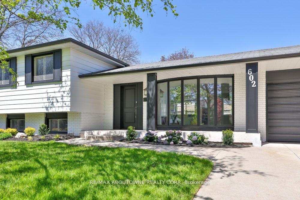Photo 2 of 602 Jennifer Crescent, Burlington, Roseland — HOMEH