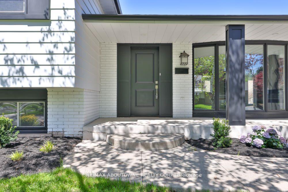 Photo 3 of 602 Jennifer Crescent, Burlington, Roseland — HOMEH