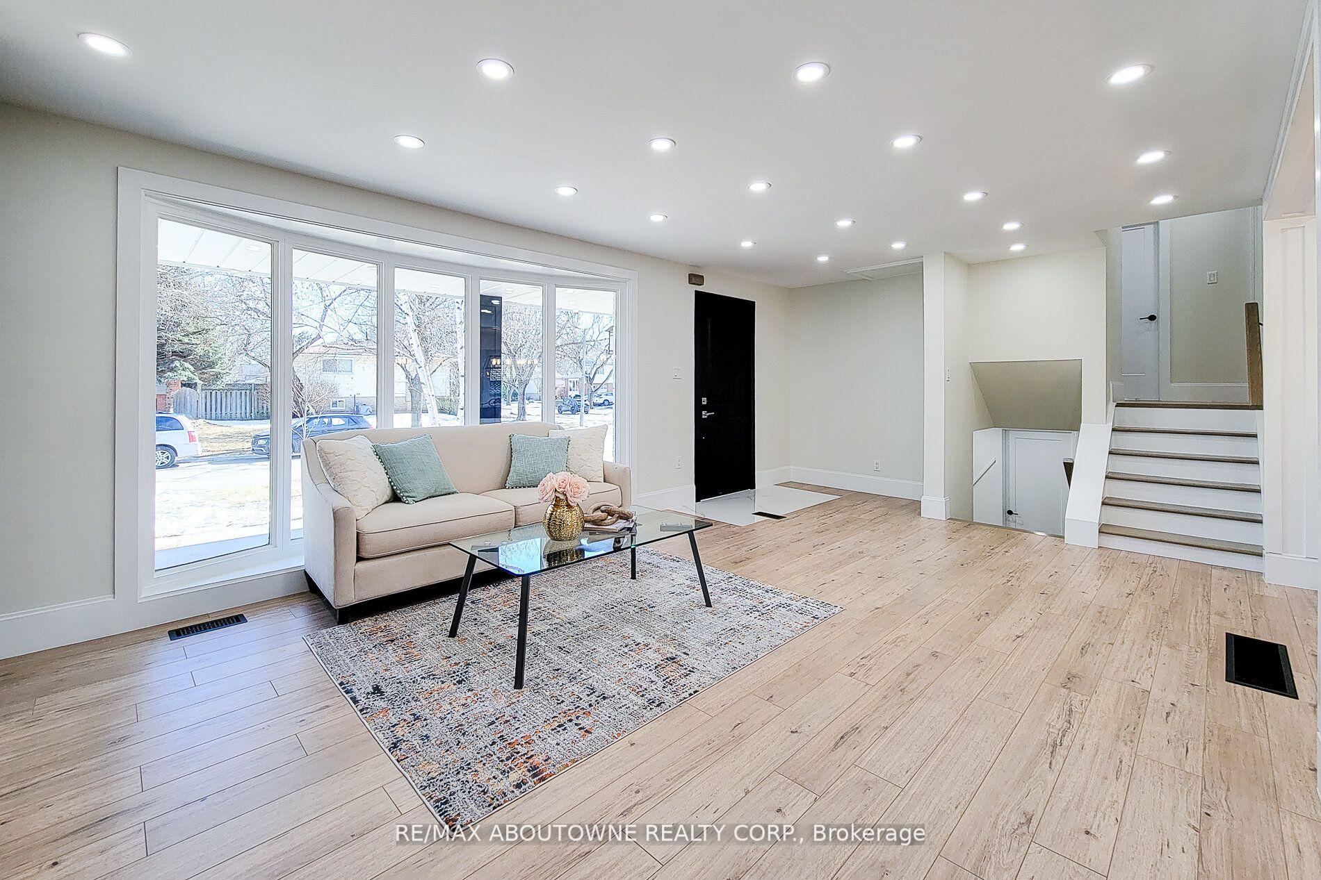 Photo 4 of 602 Jennifer Crescent, Burlington, Roseland — HOMEH
