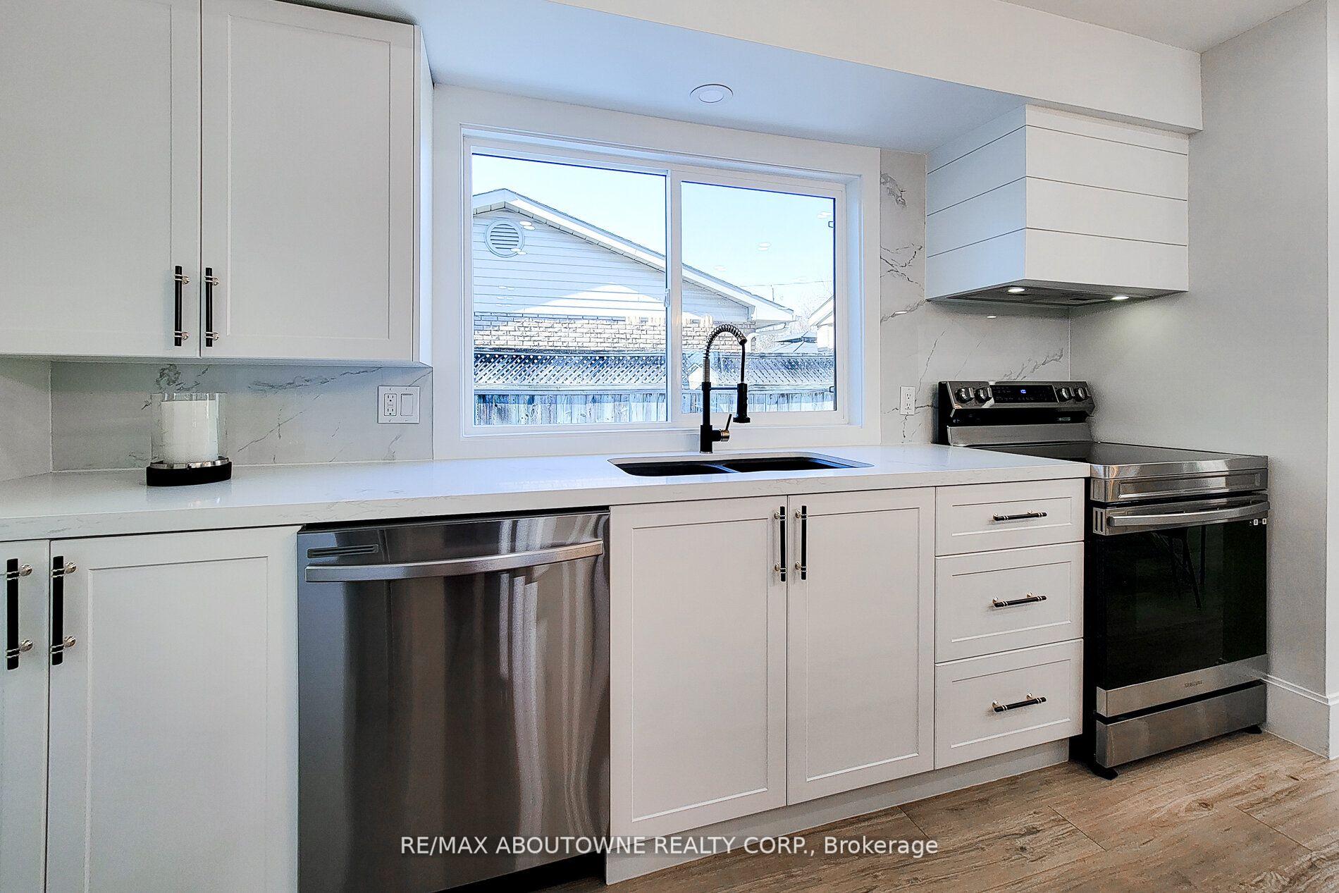 Photo 10 of 602 Jennifer Crescent, Burlington, Roseland — HOMEH