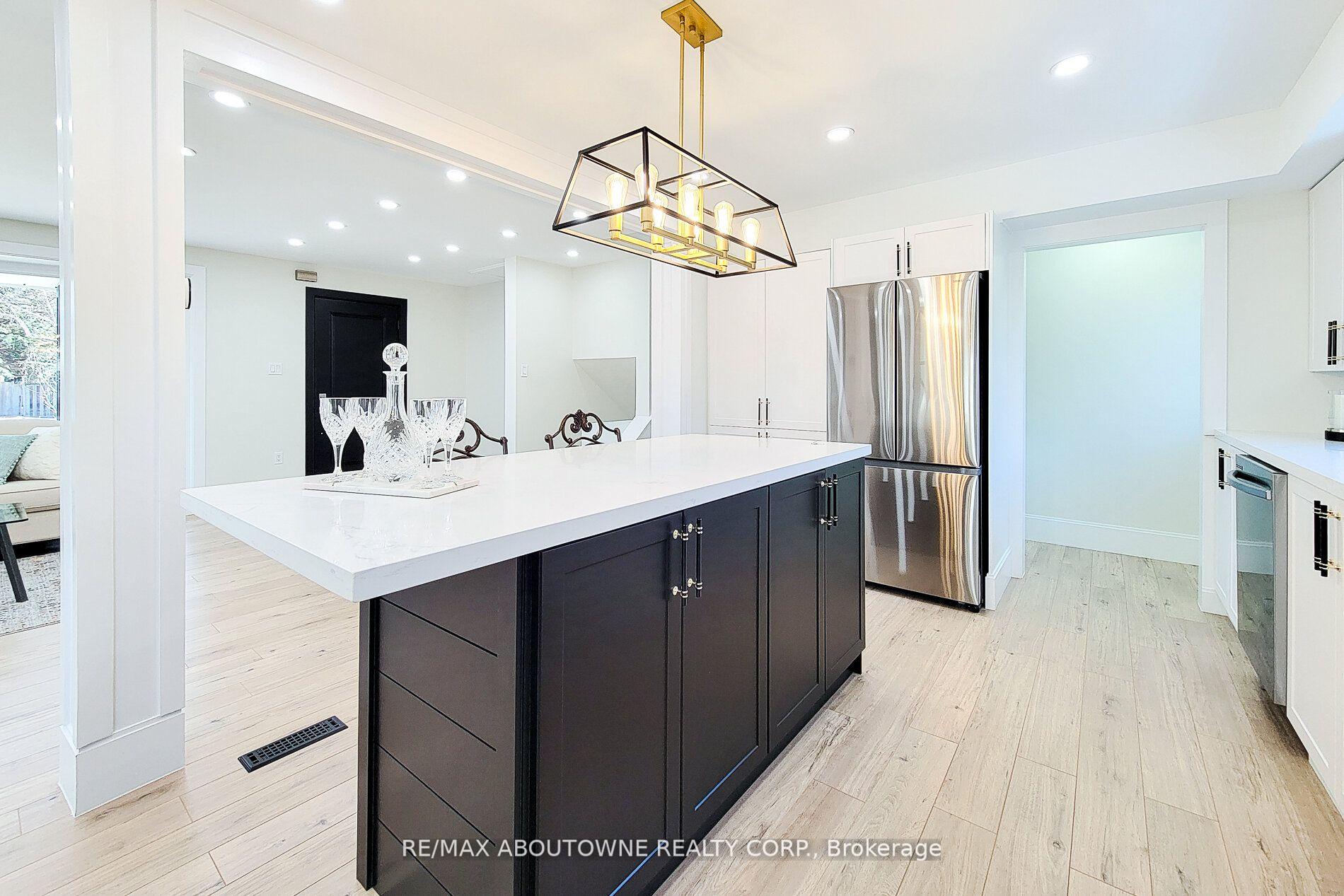 Photo 11 of 602 Jennifer Crescent, Burlington, Roseland — HOMEH