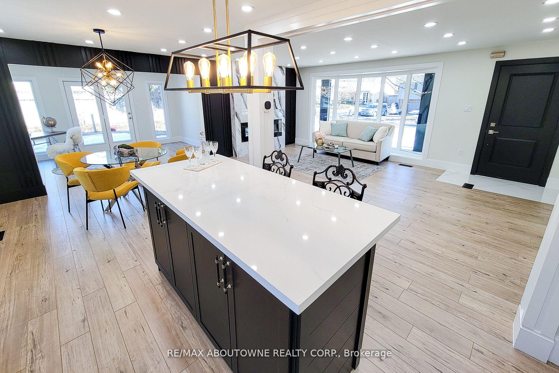 Photo 12 of 602 Jennifer Crescent, Burlington, Roseland — HOMEH