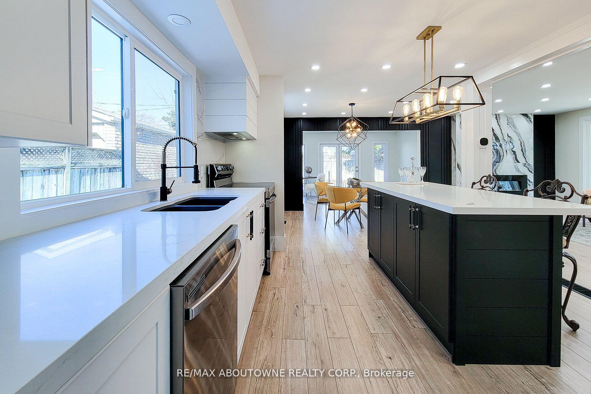Photo 13 of 602 Jennifer Crescent, Burlington, Roseland — HOMEH