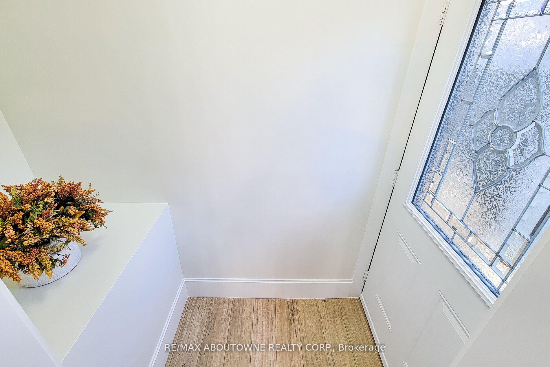 Photo 14 of 602 Jennifer Crescent, Burlington, Roseland — HOMEH