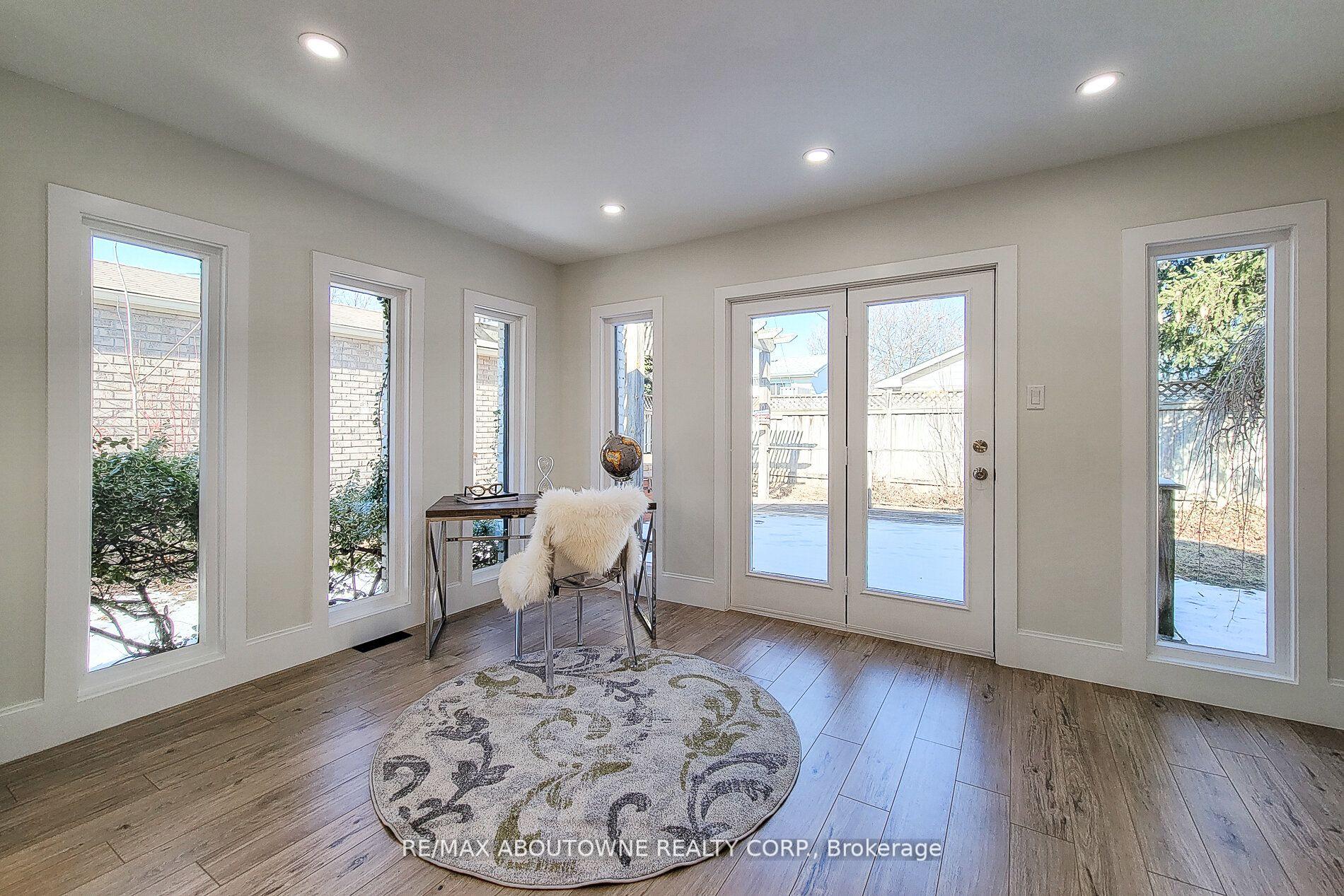 Photo 17 of 602 Jennifer Crescent, Burlington, Roseland — HOMEH
