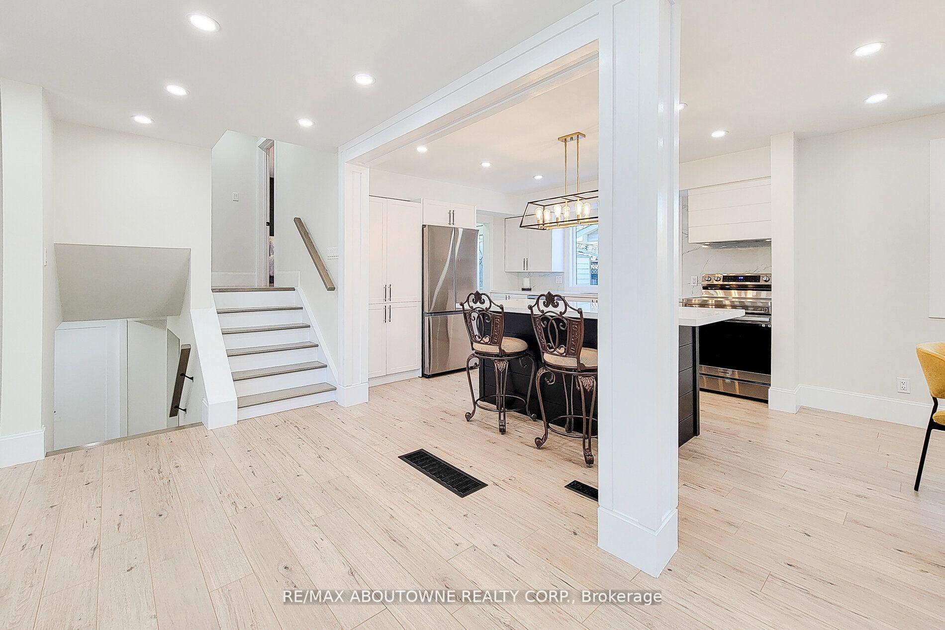 Photo 18 of 602 Jennifer Crescent, Burlington, Roseland — HOMEH