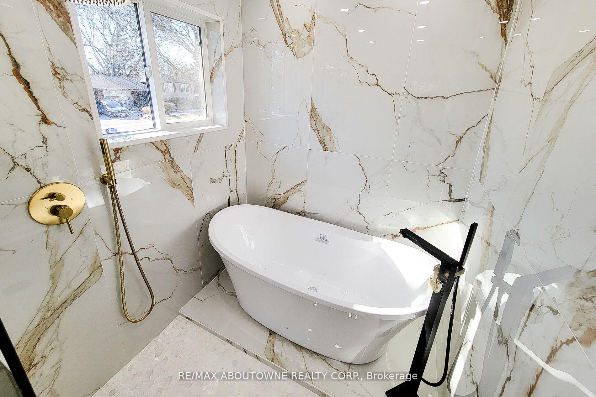 Photo 24 of 602 Jennifer Crescent, Burlington, Roseland — HOMEH