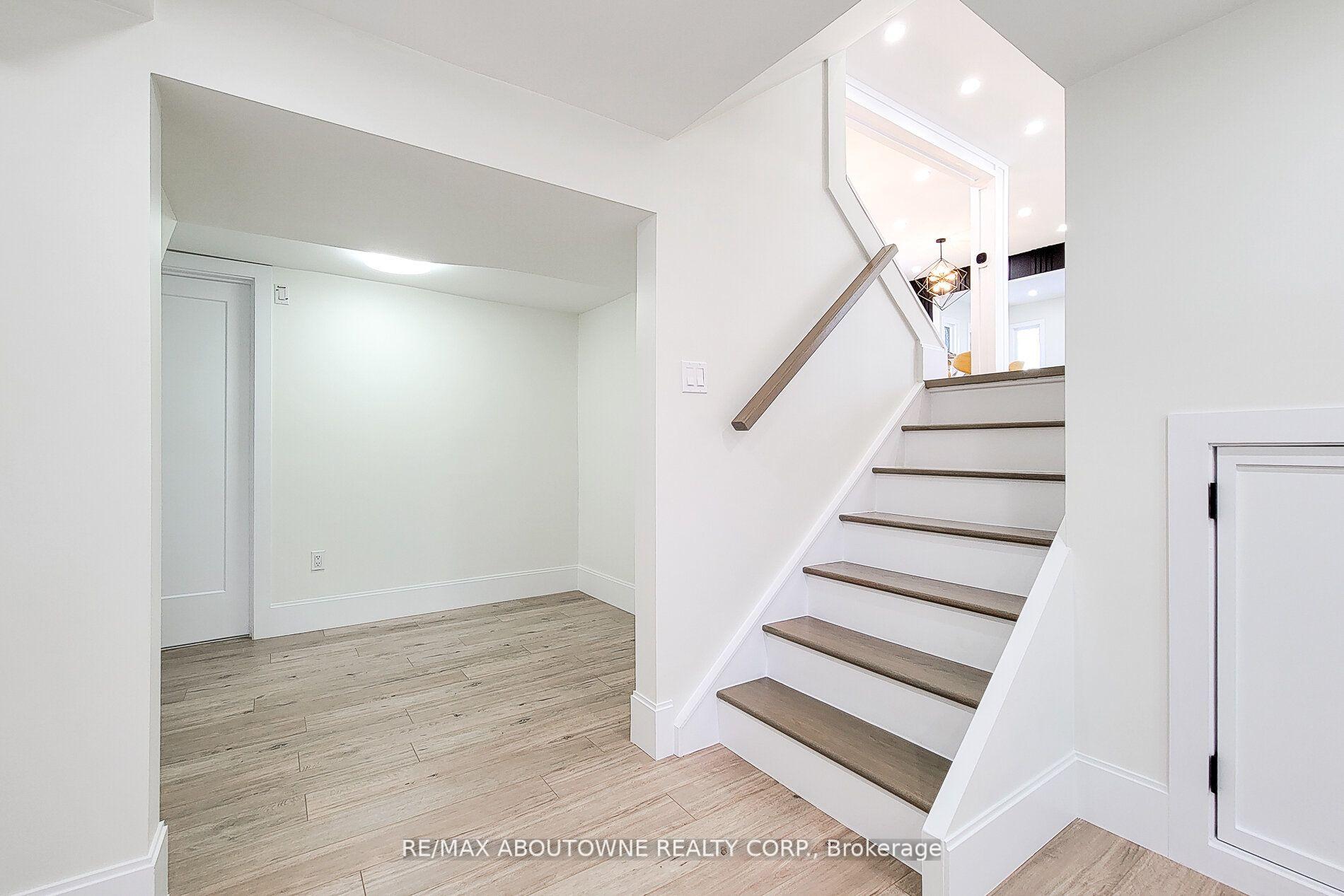 Photo 26 of 602 Jennifer Crescent, Burlington, Roseland — HOMEH