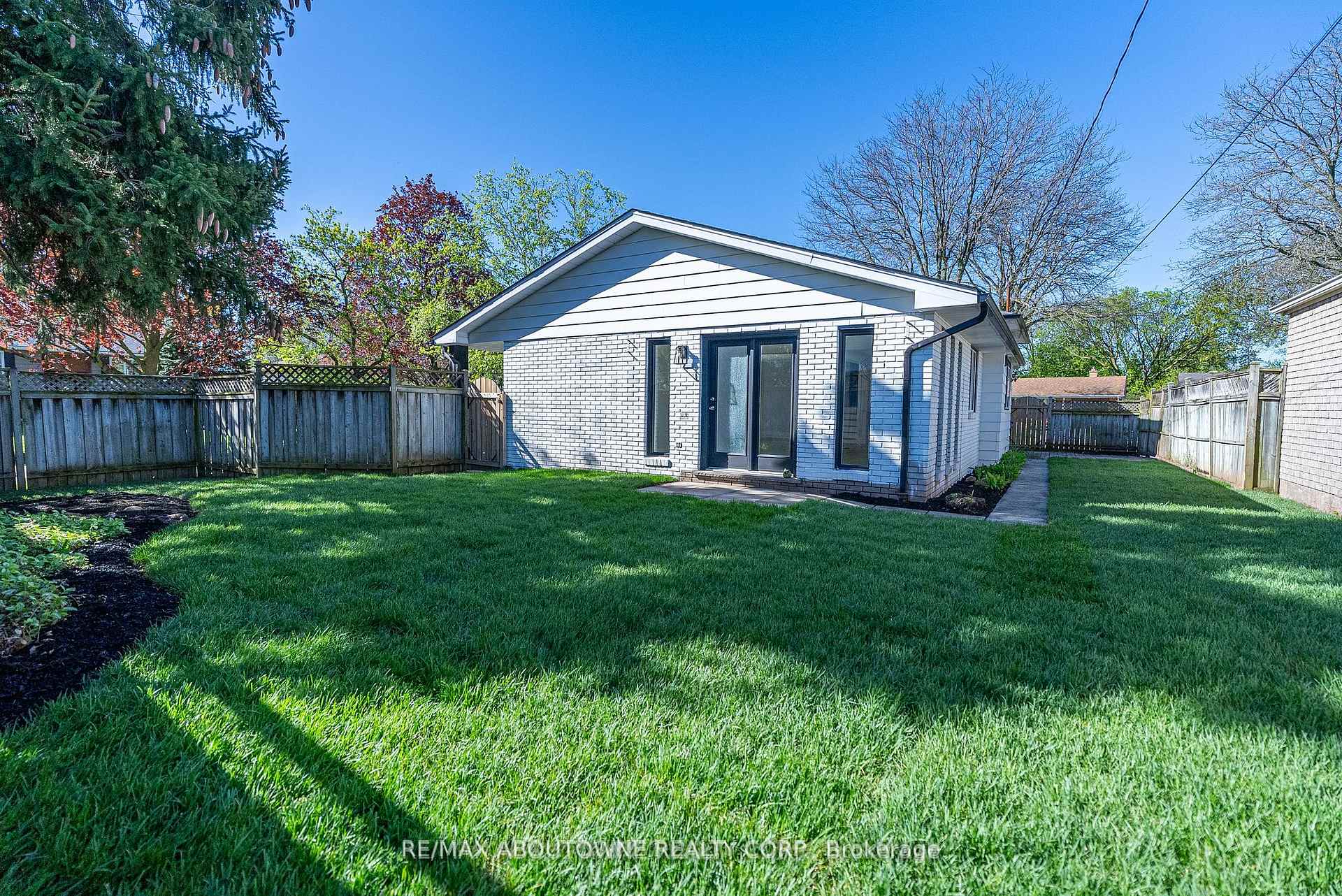 Photo 38 of 602 Jennifer Crescent, Burlington, Roseland — HOMEH
