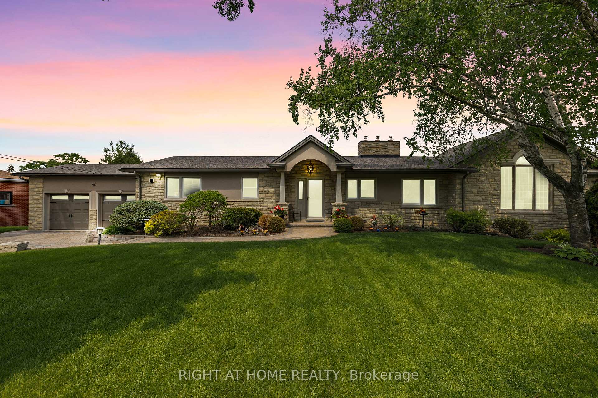 Front of 42 Valleyview Road