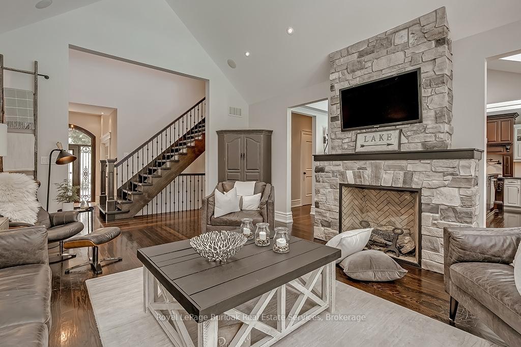 Photo 11 of 883 Kingsway Drive, Burlington, LaSalle — HOMEH