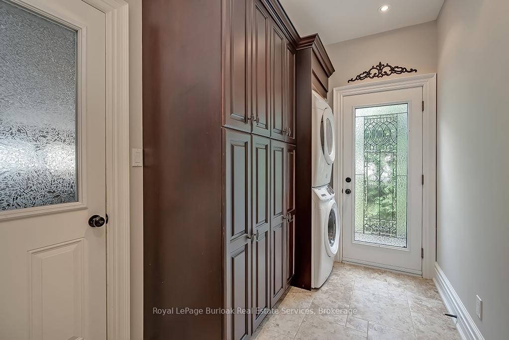 Photo 16 of 883 Kingsway Drive, Burlington, LaSalle — HOMEH