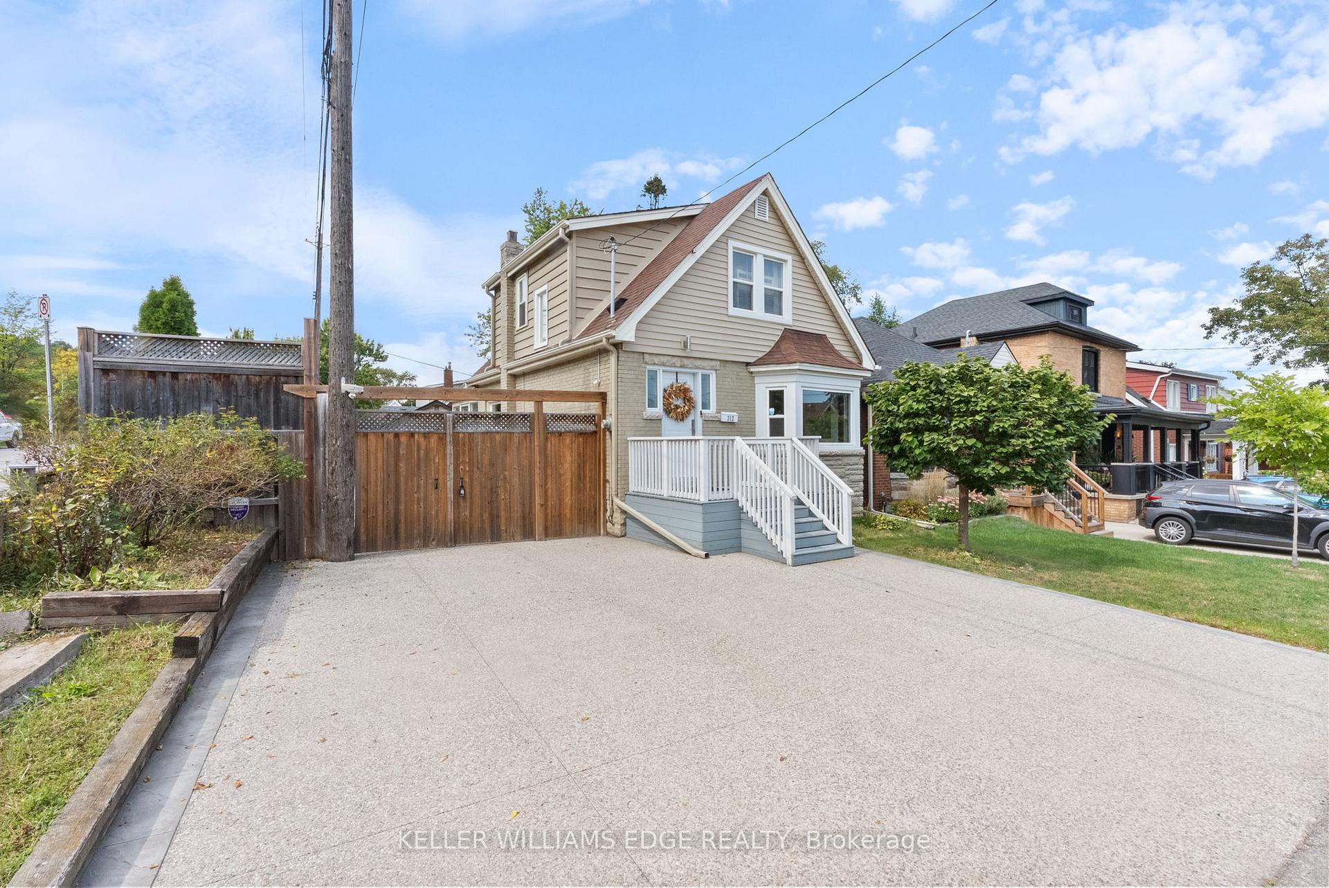 Photo 1 of 312 Wexford Avenue S, Hamilton, Delta — HOMEH