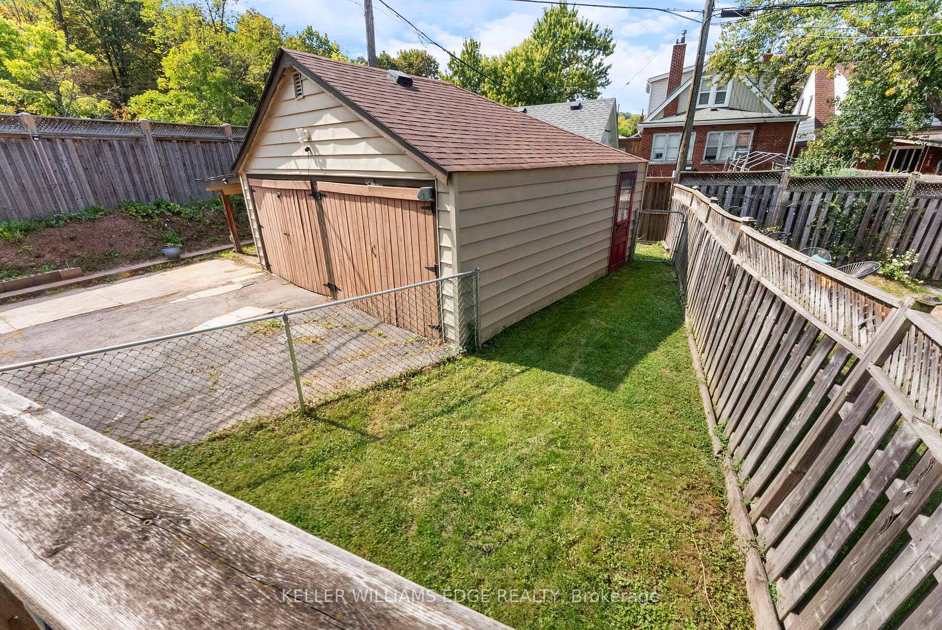 Photo 3 of 312 Wexford Avenue S, Hamilton, Delta — HOMEH