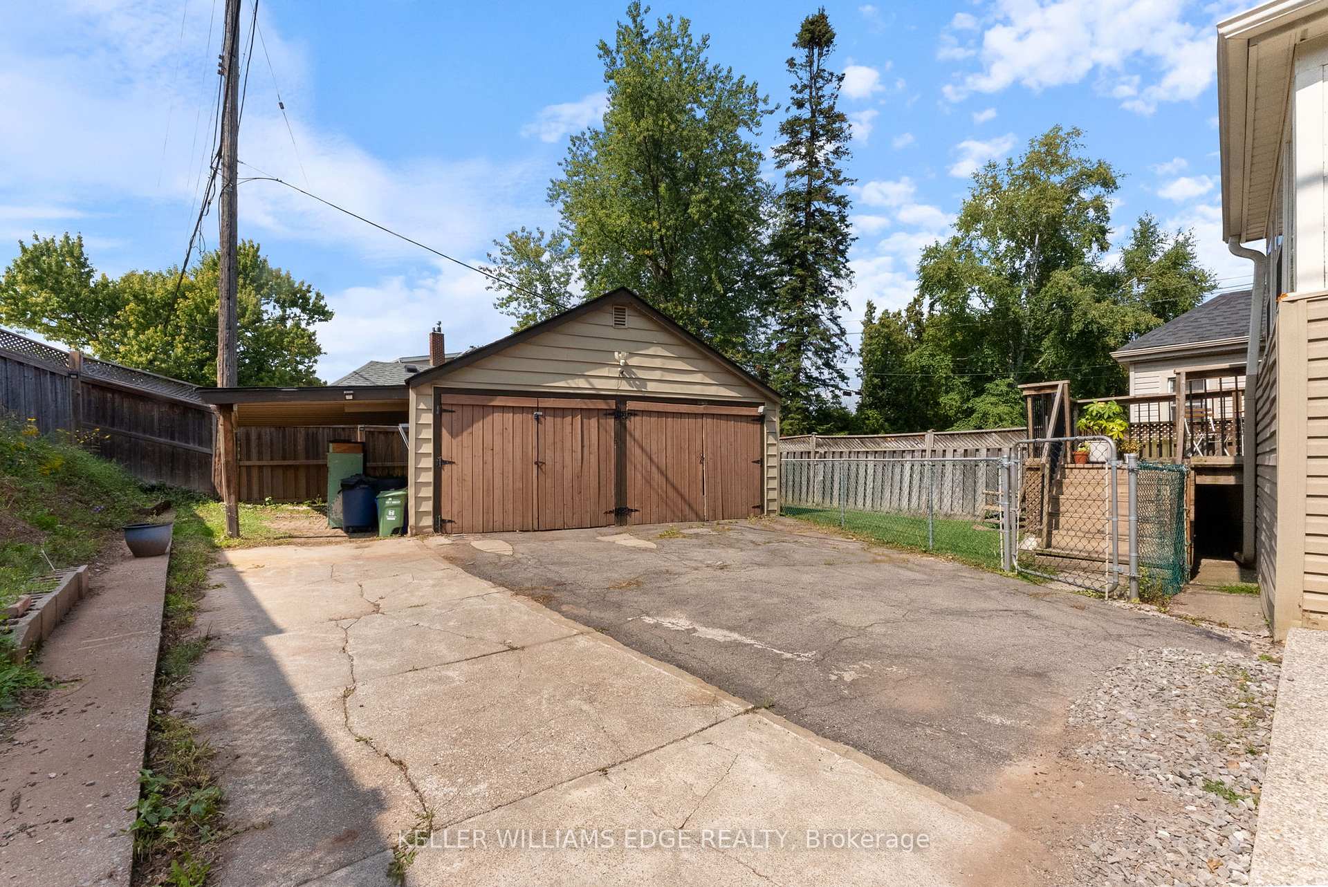 Photo 4 of 312 Wexford Avenue S, Hamilton, Delta — HOMEH