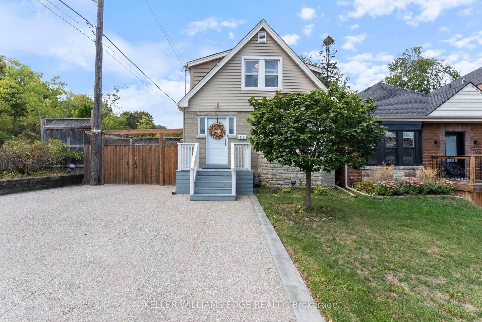 Photo 6 of 312 Wexford Avenue S, Hamilton, Delta — HOMEH