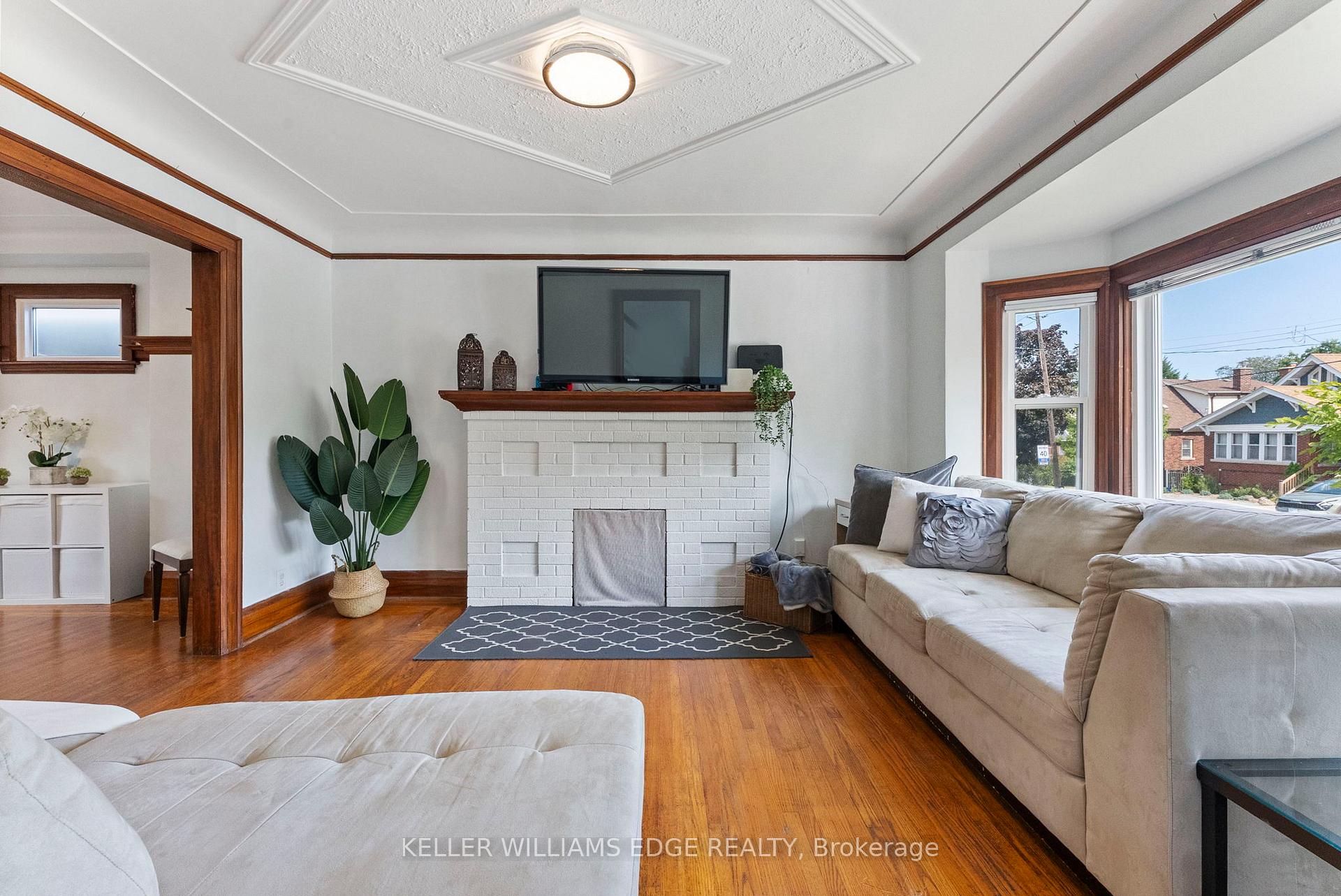 Photo 8 of 312 Wexford Avenue S, Hamilton, Delta — HOMEH