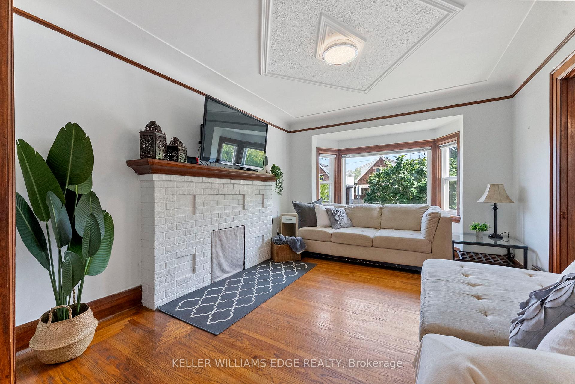 Photo 9 of 312 Wexford Avenue S, Hamilton, Delta — HOMEH