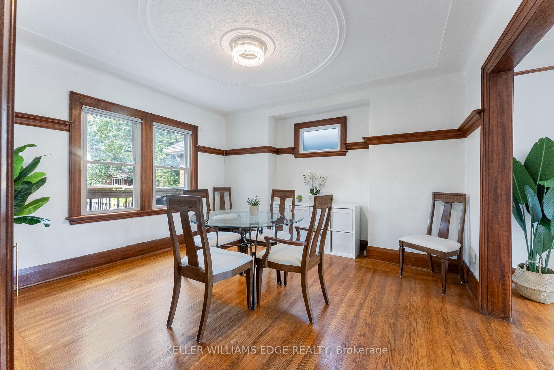 Photo 10 of 312 Wexford Avenue S, Hamilton, Delta — HOMEH