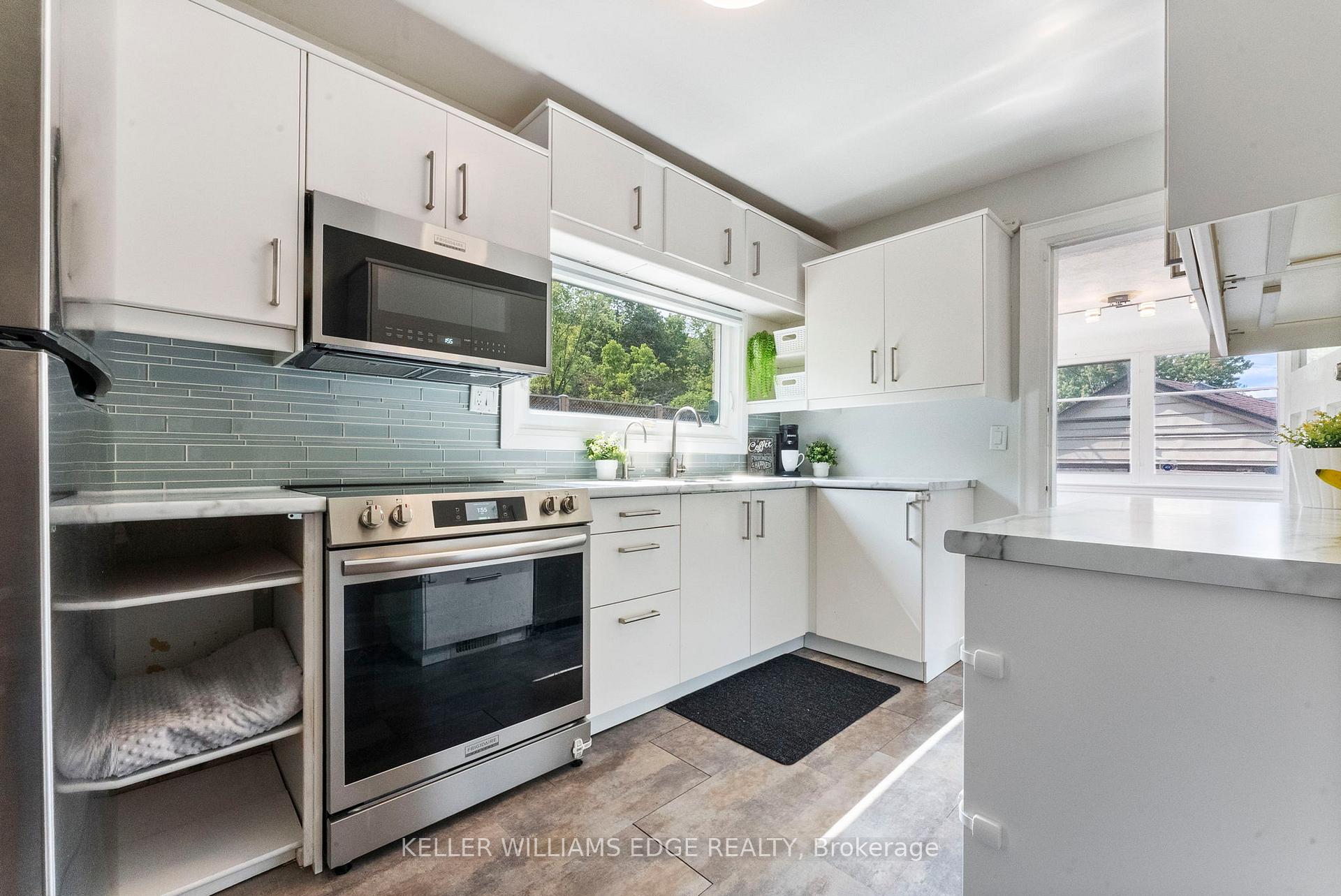 Photo 11 of 312 Wexford Avenue S, Hamilton, Delta — HOMEH
