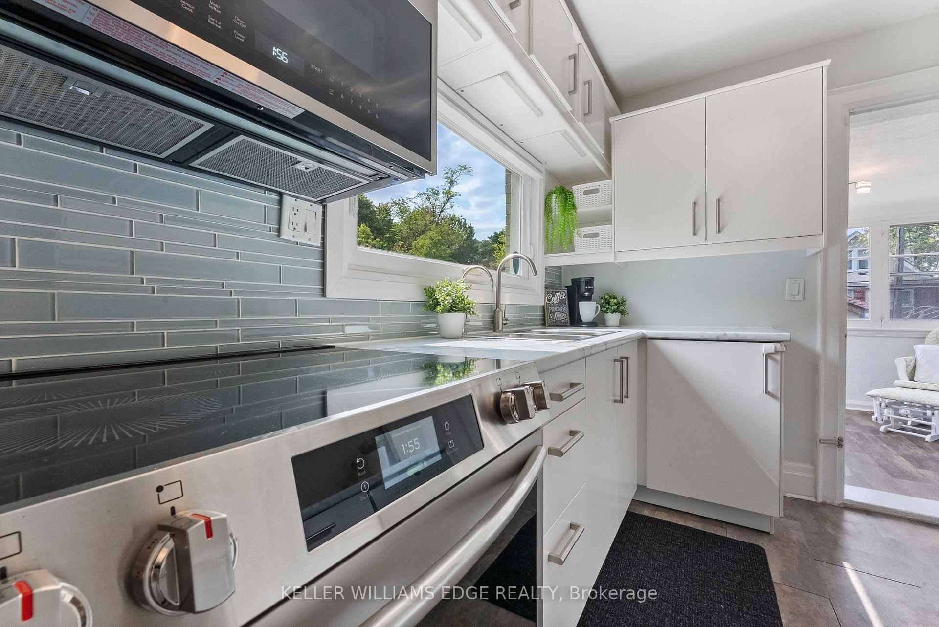 Photo 12 of 312 Wexford Avenue S, Hamilton, Delta — HOMEH