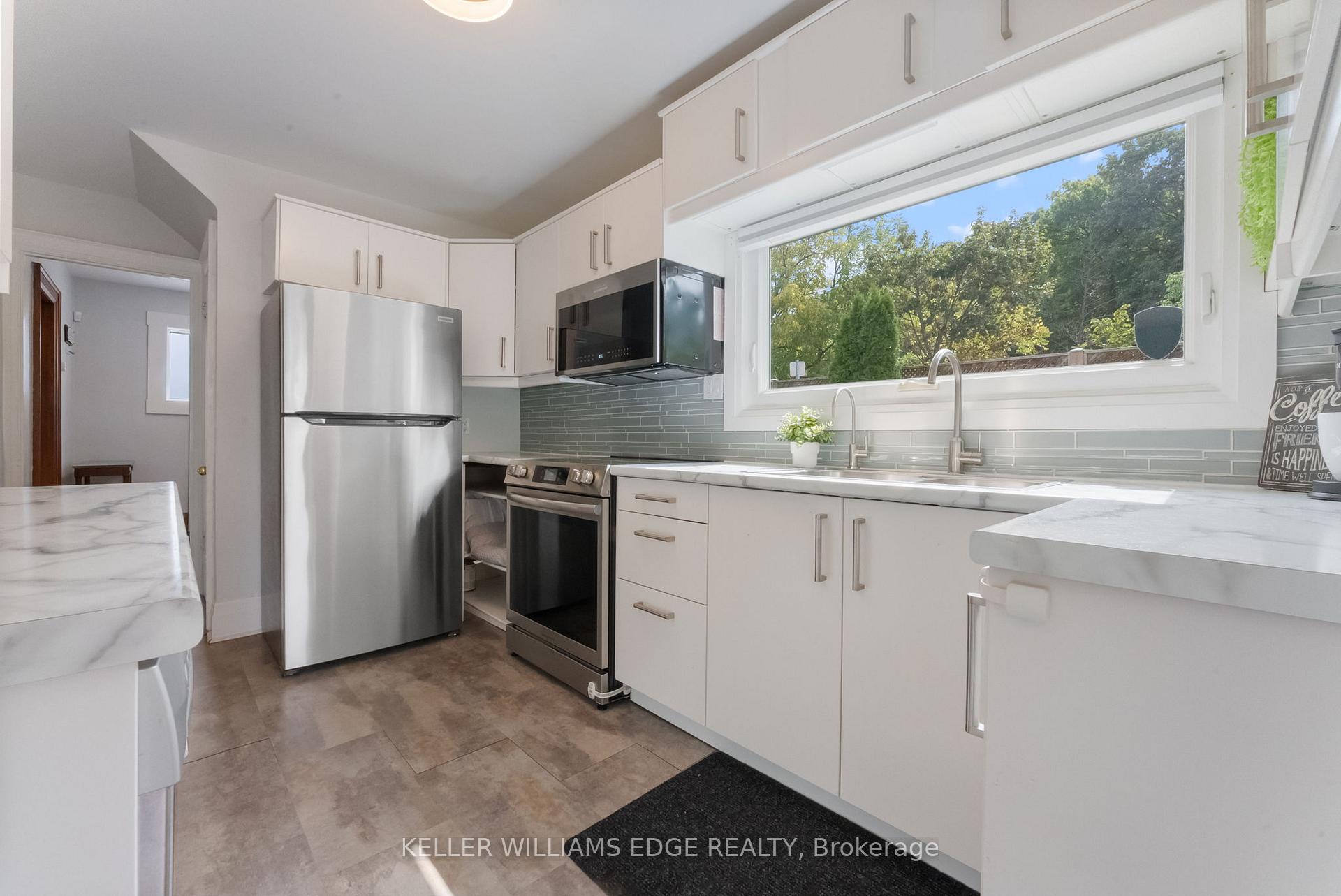 Photo 13 of 312 Wexford Avenue S, Hamilton, Delta — HOMEH