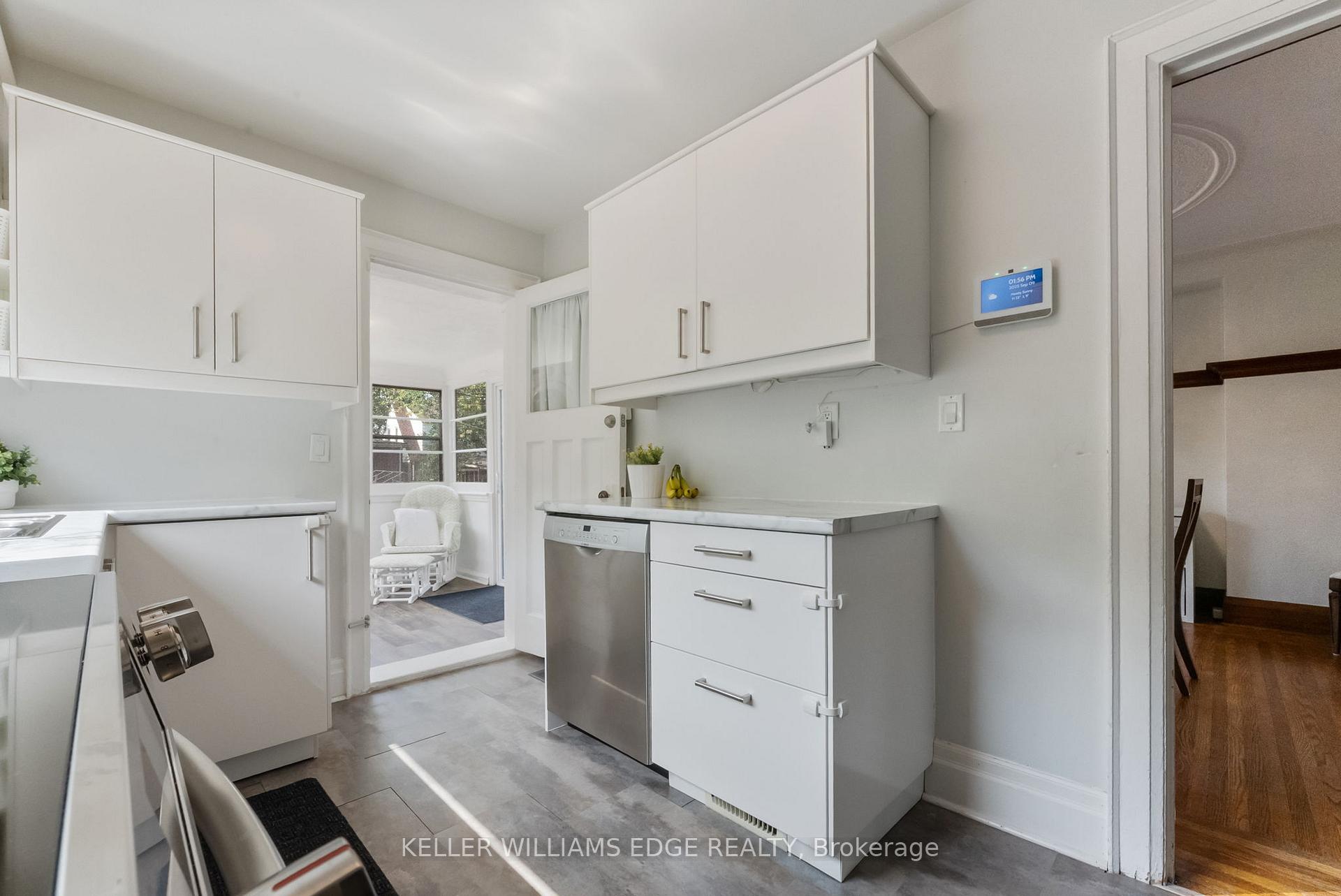 Photo 14 of 312 Wexford Avenue S, Hamilton, Delta — HOMEH