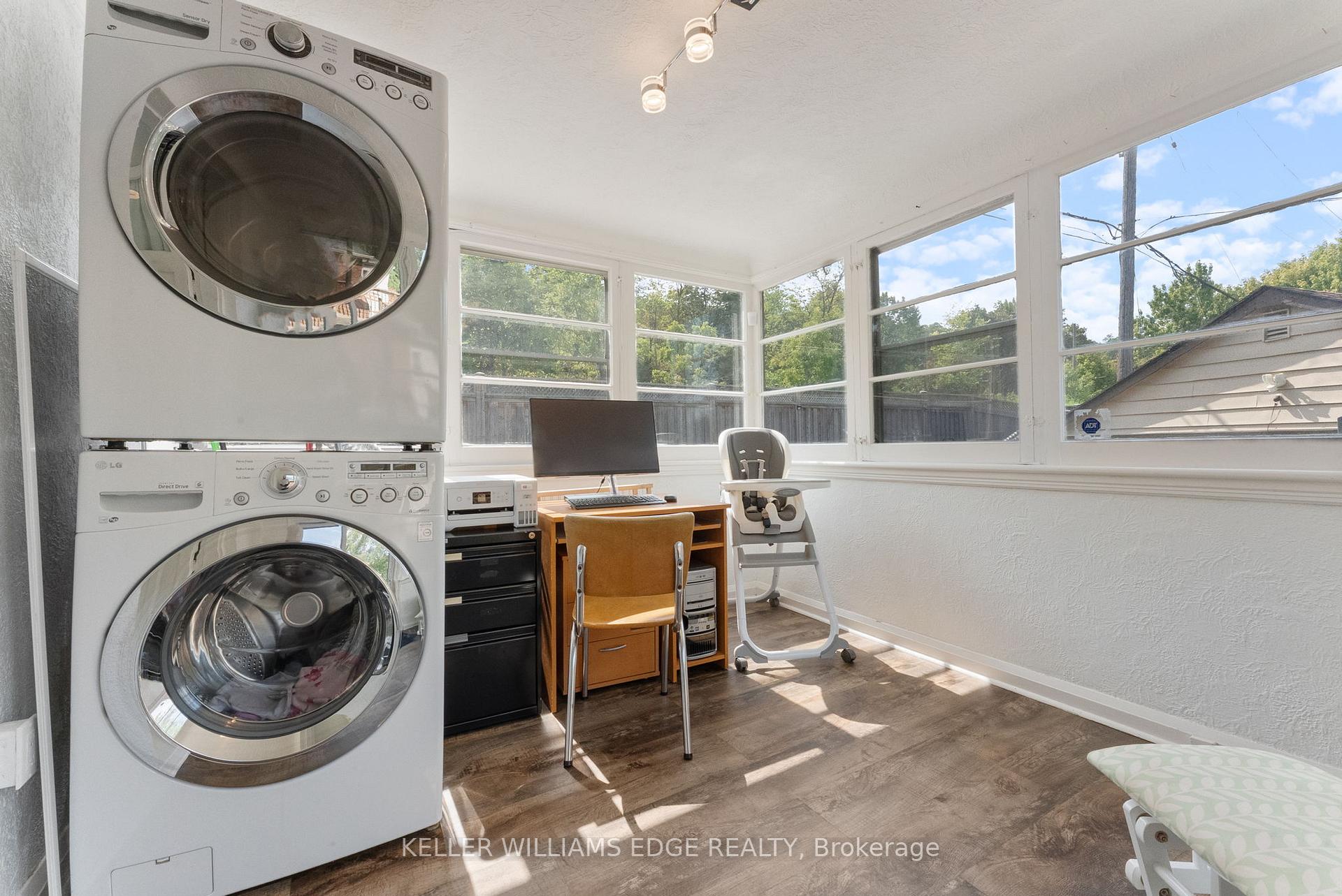 Photo 16 of 312 Wexford Avenue S, Hamilton, Delta — HOMEH