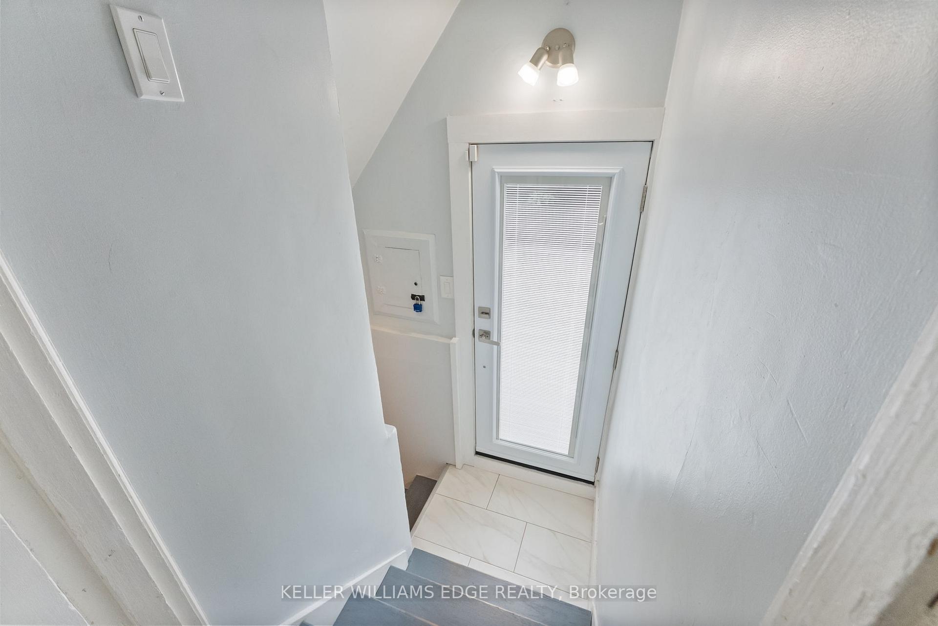 Photo 21 of 312 Wexford Avenue S, Hamilton, Delta — HOMEH