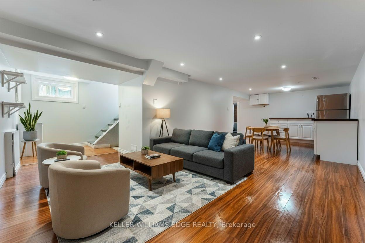 Photo 22 of 312 Wexford Avenue S, Hamilton, Delta — HOMEH